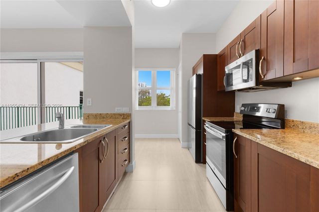 20000 E Country Club Drive 402, Aventura, FL 33180