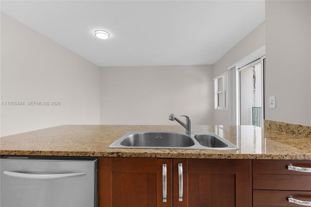 20000 E Country Club Drive 402, Aventura, FL 33180