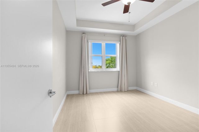 20000 E Country Club Drive 402, Aventura, FL 33180
