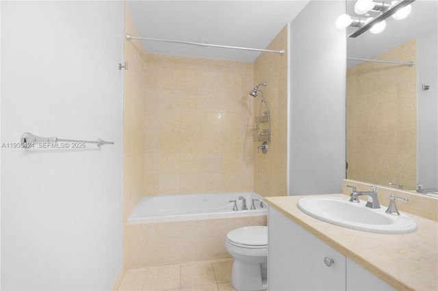 20000 E Country Club Drive 402, Aventura, FL 33180