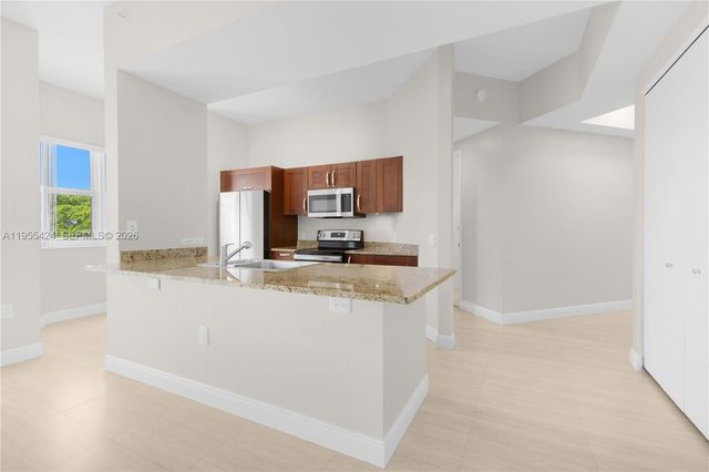 20000 E Country Club Drive 402, Aventura, FL 33180