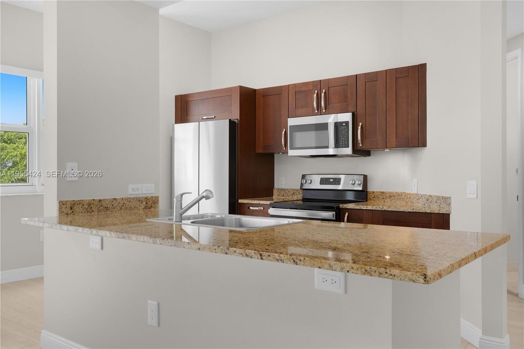 20000 E Country Club Drive 402, Aventura, FL 33180