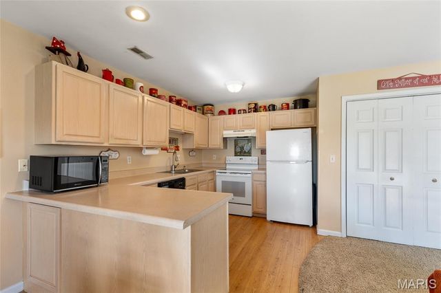 915 Pine Avenue, Warrenton, MO 63383