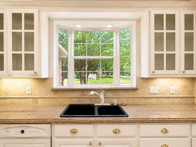 1917 Elmwood Avenue, Corsicana, TX 75110