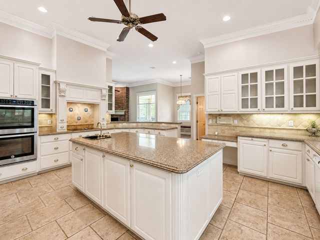 1917 Elmwood Avenue, Corsicana, TX 75110