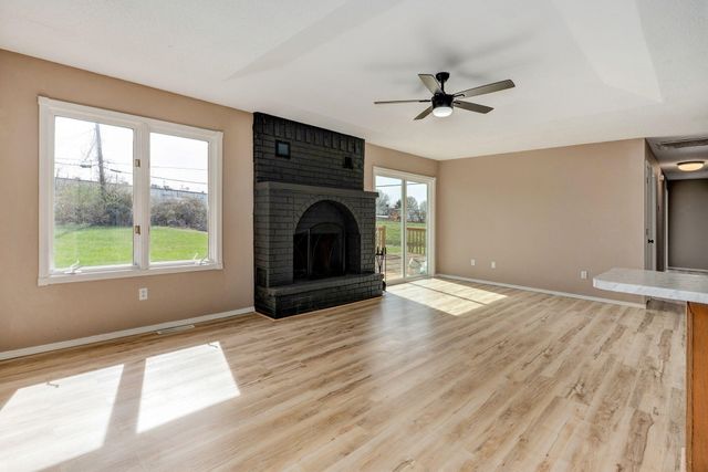 2268 E Parkwood Street, Springfield, MO 65803