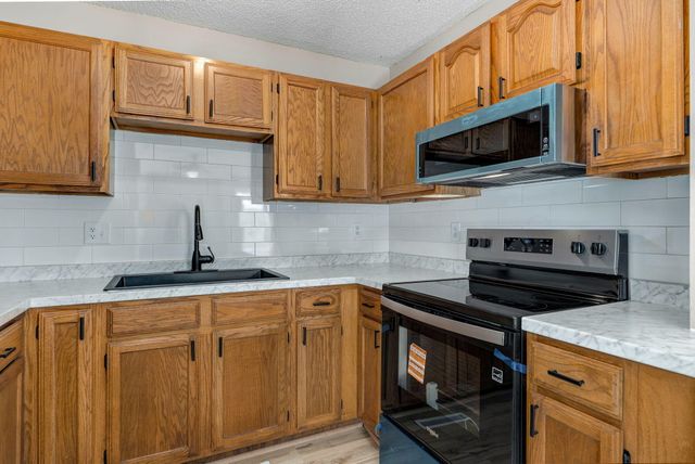 2268 E Parkwood Street, Springfield, MO 65803