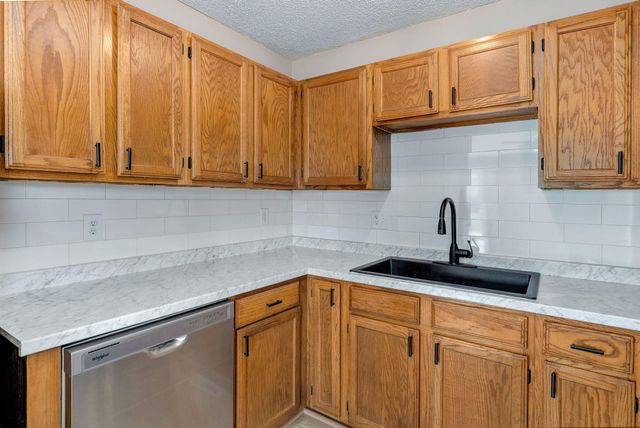 2268 E Parkwood Street, Springfield, MO 65803