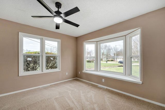 2268 E Parkwood Street, Springfield, MO 65803