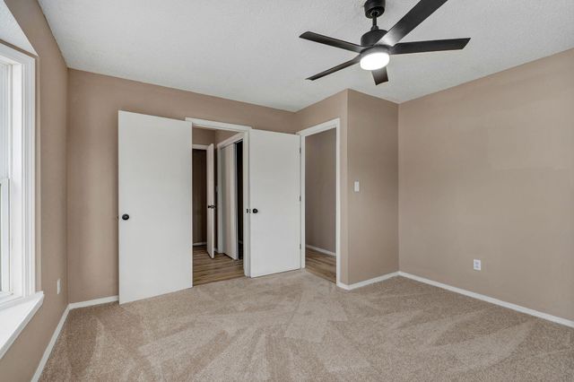 2268 E Parkwood Street, Springfield, MO 65803