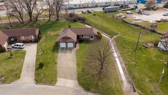 2268 E Parkwood Street, Springfield, MO 65803