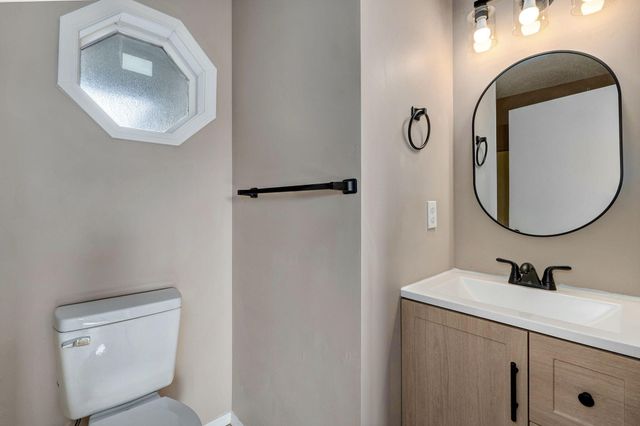 2268 E Parkwood Street, Springfield, MO 65803