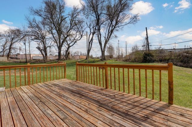 2268 E Parkwood Street, Springfield, MO 65803