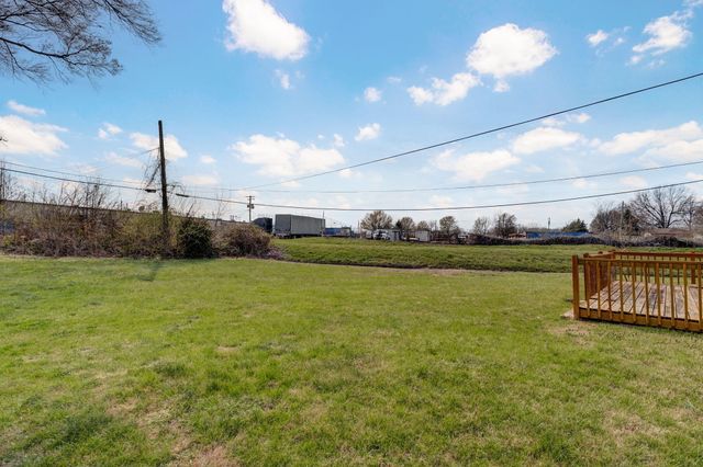 2268 E Parkwood Street, Springfield, MO 65803