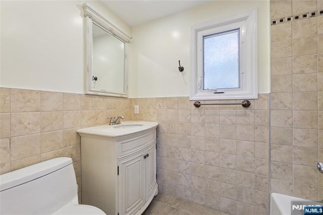 51 Day Avenue, Tenafly, NJ 07670