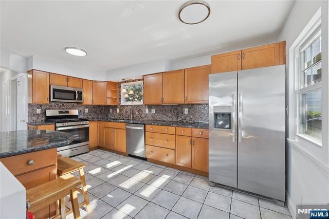 51 Day Avenue, Tenafly, NJ 07670