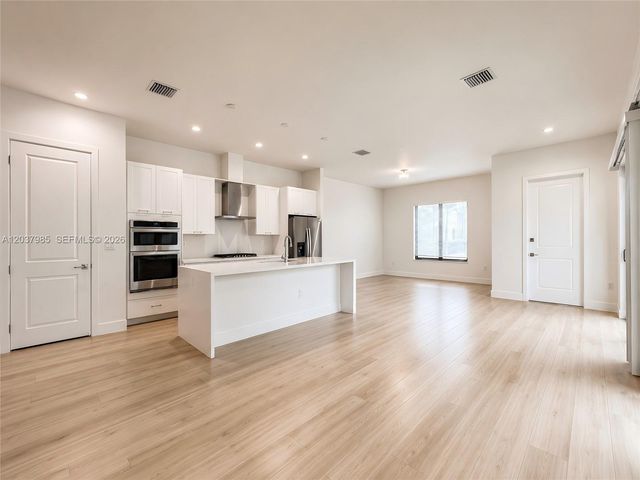 8185 NW 42nd St 8185, Doral, FL 33166