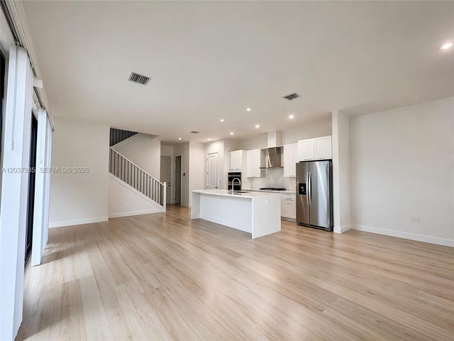 8185 NW 42nd St 8185, Doral, FL 33166