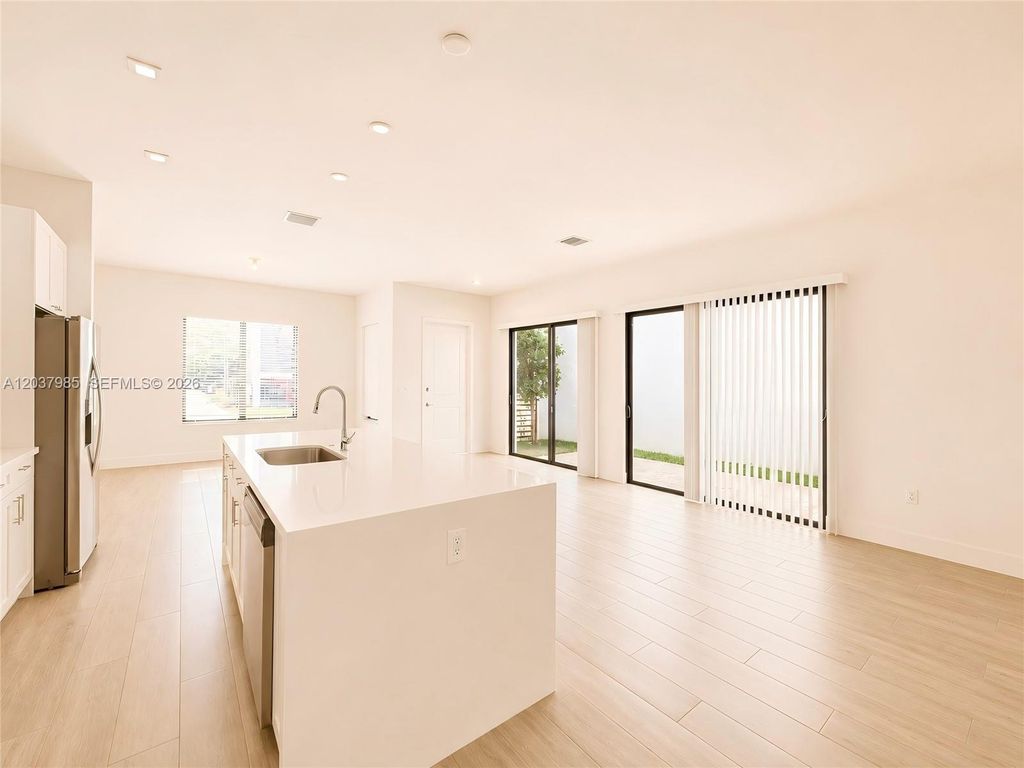 8185 NW 42nd St 8185, Doral, FL 33166
