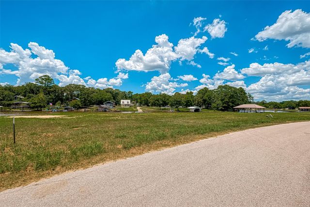 68 Cypress Bend, Huntsville, TX 77340