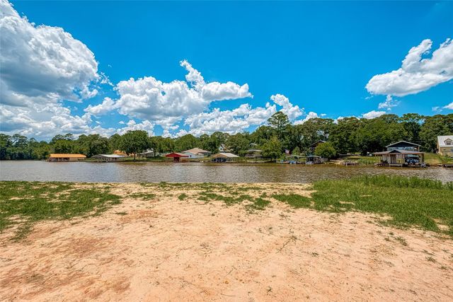 68 Cypress Bend, Huntsville, TX 77340