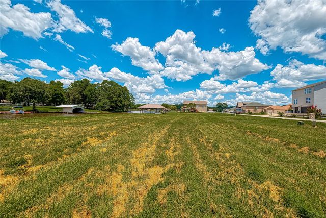 68 Cypress Bend, Huntsville, TX 77340