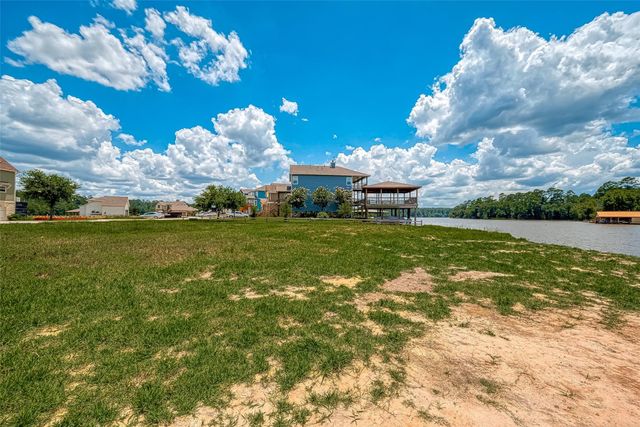 68 Cypress Bend, Huntsville, TX 77340