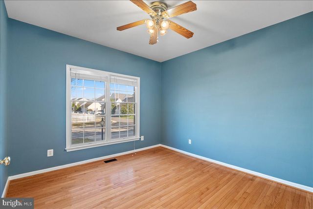 25413 BRADSHAW DR, Chantilly, VA 20152