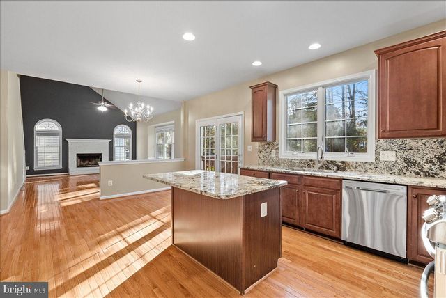 25413 BRADSHAW DR, Chantilly, VA 20152