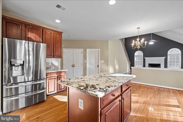 25413 BRADSHAW DR, Chantilly, VA 20152