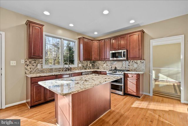 25413 BRADSHAW DR, Chantilly, VA 20152