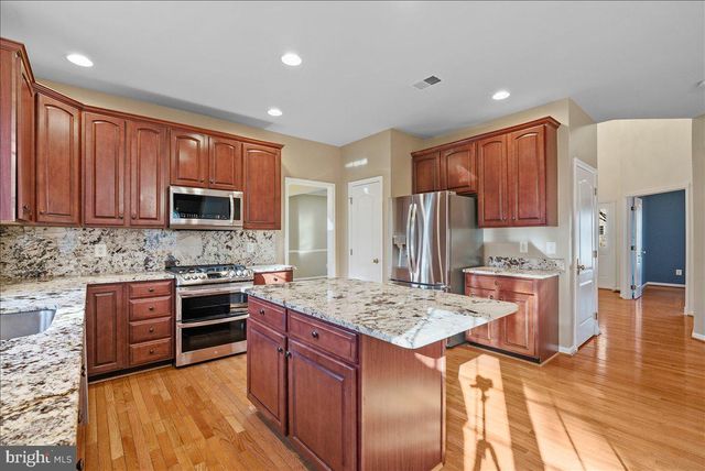 25413 BRADSHAW DR, Chantilly, VA 20152