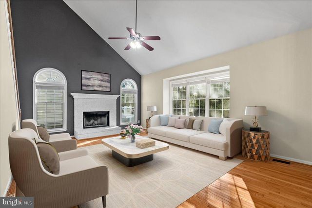 25413 BRADSHAW DR, Chantilly, VA 20152