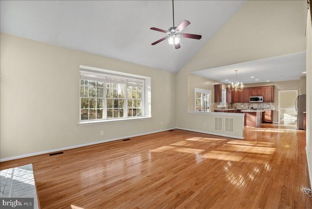 25413 BRADSHAW DR, Chantilly, VA 20152