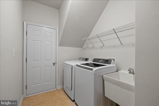 25413 BRADSHAW DR, Chantilly, VA 20152