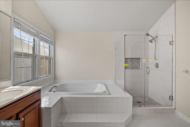 25413 BRADSHAW DR, Chantilly, VA 20152