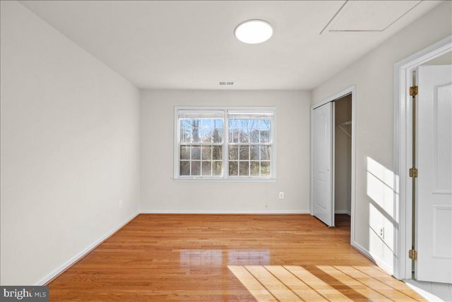 25413 BRADSHAW DR, Chantilly, VA 20152