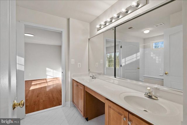 25413 BRADSHAW DR, Chantilly, VA 20152