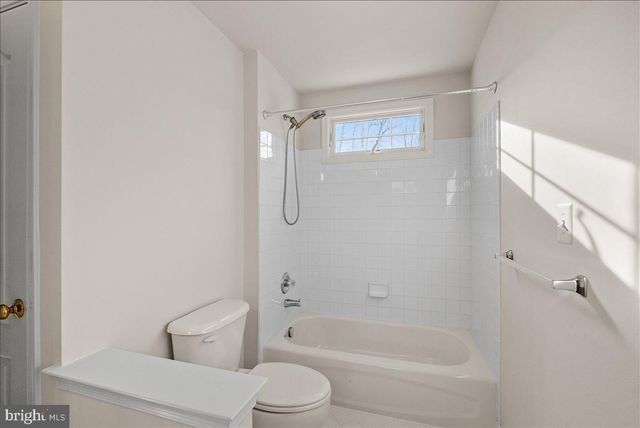 25413 BRADSHAW DR, Chantilly, VA 20152