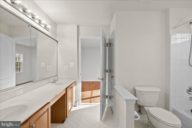 25413 BRADSHAW DR, Chantilly, VA 20152