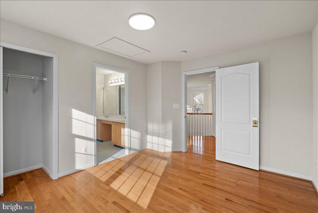 25413 BRADSHAW DR, Chantilly, VA 20152