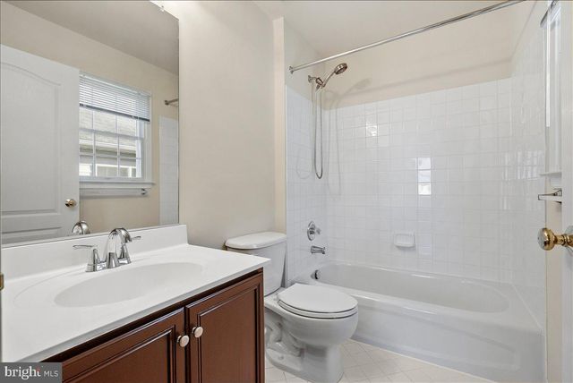 25413 BRADSHAW DR, Chantilly, VA 20152