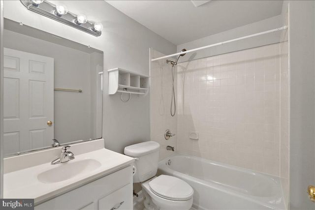 25413 BRADSHAW DR, Chantilly, VA 20152