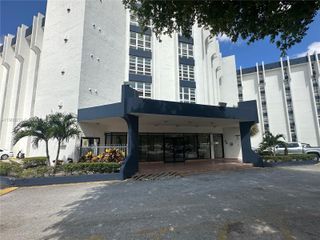 9682 Fontainebleau Blvd 114, Miami, FL 33172