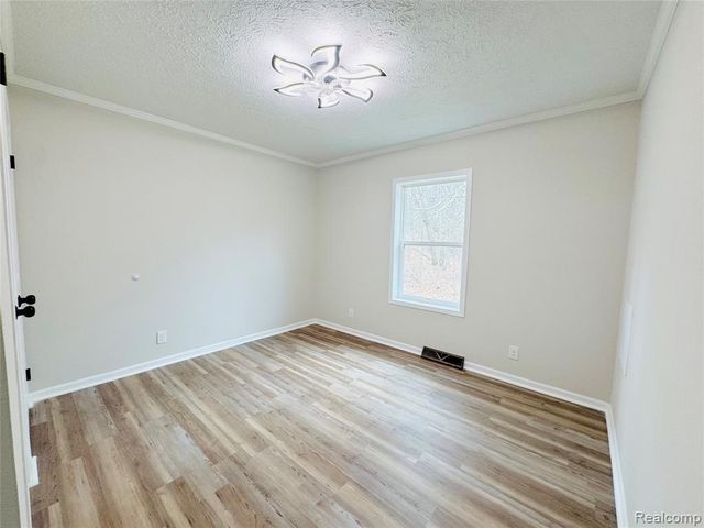 4300 Center Road, Linden, MI 48451