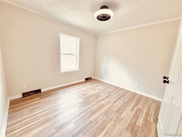 4300 Center Road, Linden, MI 48451