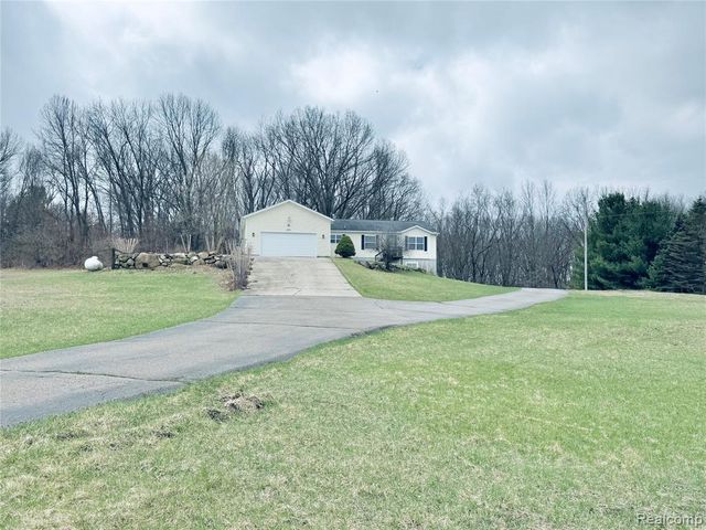 4300 Center Road, Linden, MI 48451