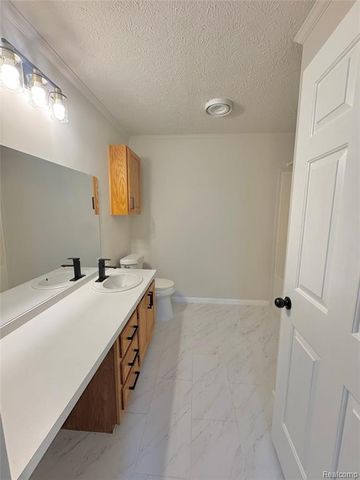 4300 Center Road, Linden, MI 48451
