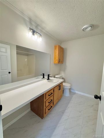 4300 Center Road, Linden, MI 48451