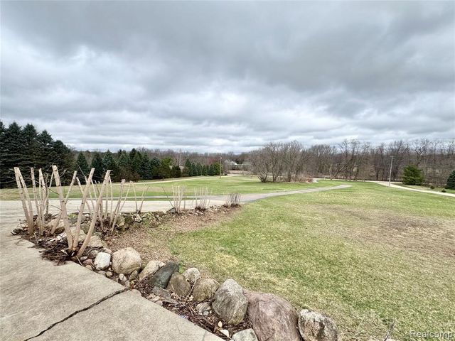 4300 Center Road, Linden, MI 48451